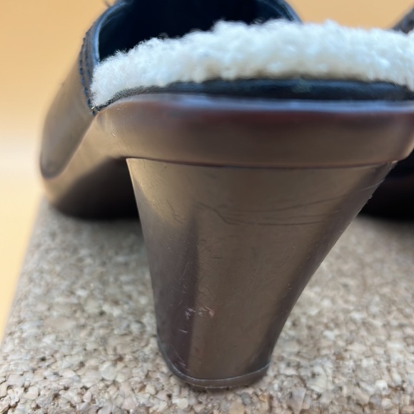 UGG | Leather Clogs - Picture 5 of 12